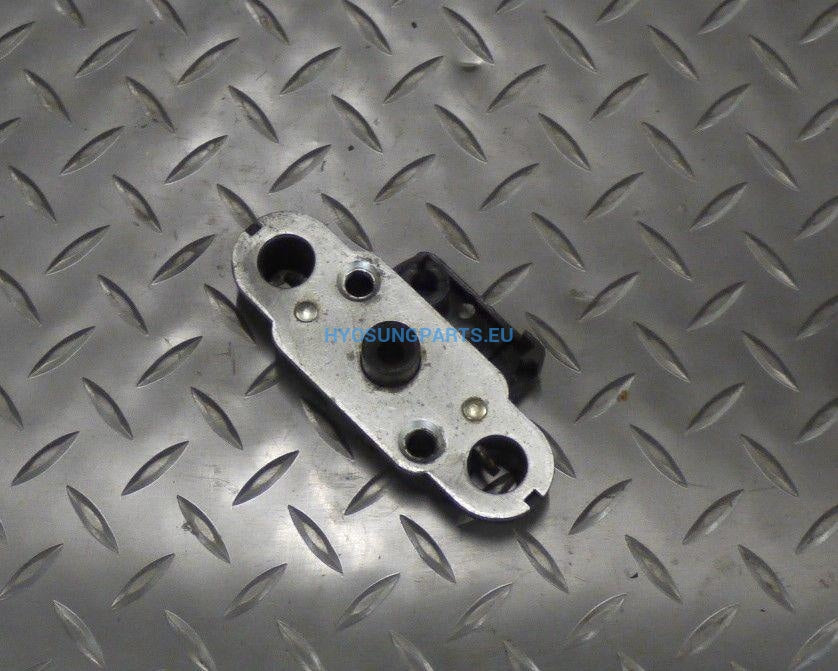 Hyosung Parts EU Hyosung Latch Rear Seat Carby GT250 GT250R GT650 GT650R
